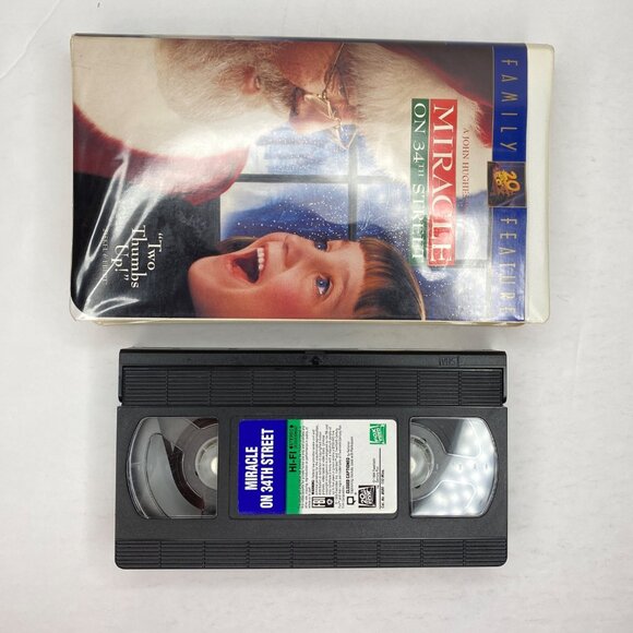 Vintage Fox Video Miracle On 34th Street VHS Tape Clamshell Case Family Feature - Picture 5 of 9